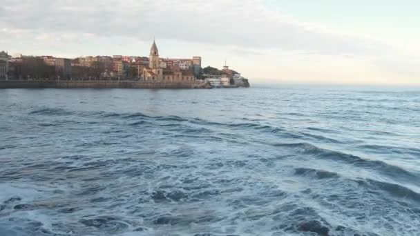 Vista Sul Mare Del Lungomare Gijon Nelle Asturie Rallentatore — Video Stock