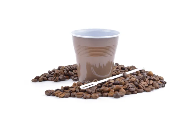 Rayas de granos de café aisladas en fondo blanco — Foto de Stock