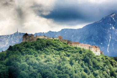 Merkezine castle. Bahar ışık havadan görünümü.