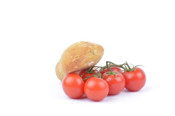 Fresh red tomatoes with bread — Stockfoto