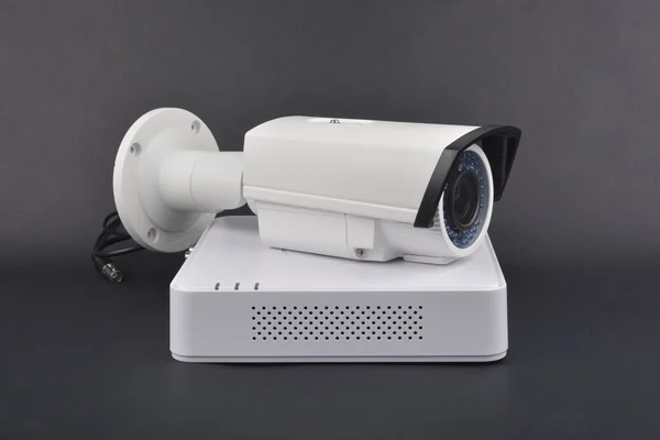 Videoregistratore digitale e videocamera di sorveglianza — Foto Stock