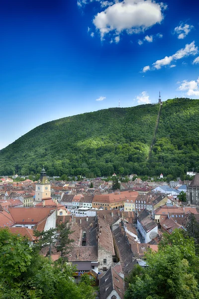 Brasov, staré město. PE dupa ziduri. Podél zdi staré tvrze. HDR — Stock fotografie