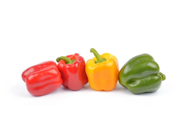 Poivrons ou capsicum sur fond blanc — Photo