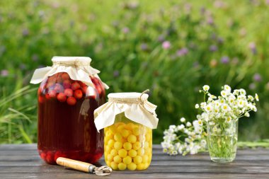 Korunmuş meyve, vişne kompostosu