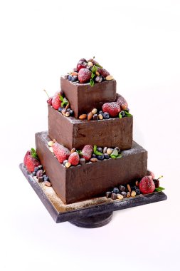 Çilekli çikolatalı pasta.