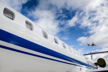 L-410 ve Embraer Erj 145 uçan izin
