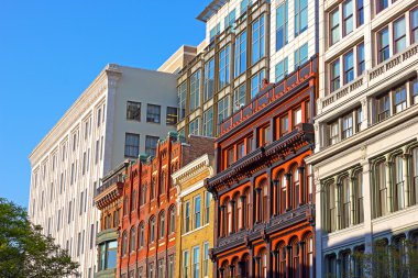 Washington Dc, ABD sokakta iş binaları. 