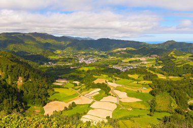Sao Miguel Island yakınındaki Furnas, Azores, Portekiz havadan görünümü. 