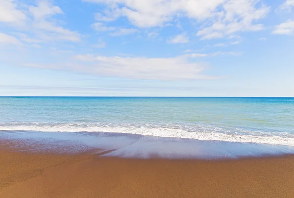 在圣米格尔岛，葡萄牙空沙滩海洋波窗饰. — 图库照片