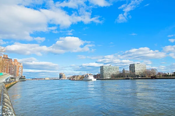 Panorama East River Con Roosevelt Island Derecha Manhattan Una Mañana — Foto de Stock