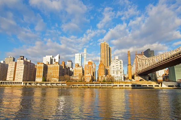 New York City Skyline Morning Sun Beaming Windows Manhattan Buildings — Stock Photo, Image