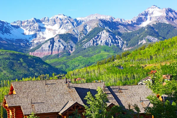 Panorama hor Telluride a domy v Colorado, Usa. — Stock fotografie