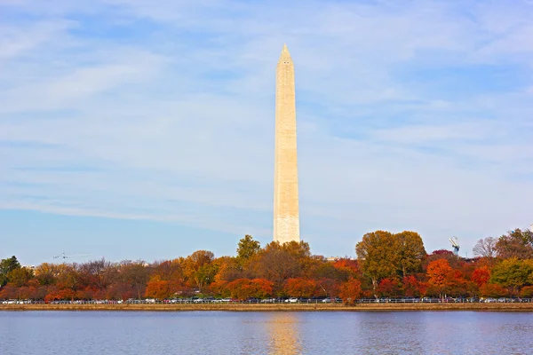 Autumn around Tidal Basin and Washington National Monument. — Stock Photo, Image