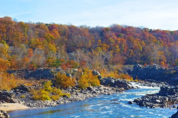 Potomac folyó zuhatag, a nagy őszi Nemzeti Park, Virginia-Usa. — Stock Fotó