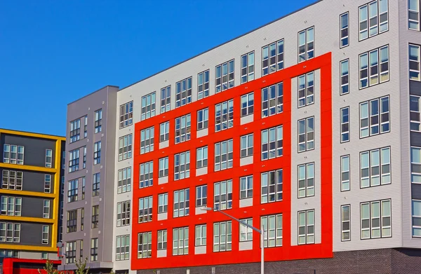 Geometri av färgstarka moderna bostadshus. — Stockfoto