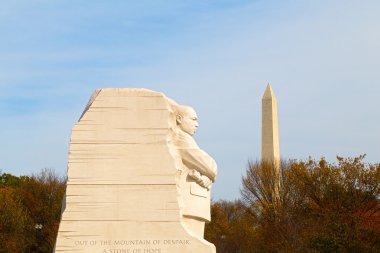Washington Dc - 09 Kasım 2014: Martin Luther King Jr Memorial ve Ulusal Mall Washington DC sonbaharda Ulusal Anıtı.