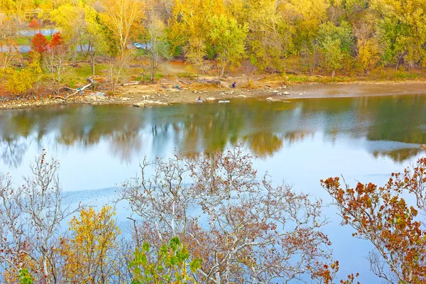 Vista del Parque Histórico Nacional del Canal desde la alta orilla del Potomac —  Fotos de Stock