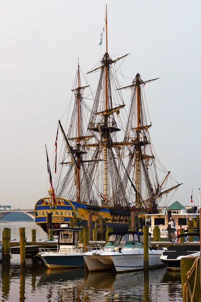 Hermelien, een beroemde replica van La Fayette fregat gestopt in Alexandria, Virginia. — Stockfoto