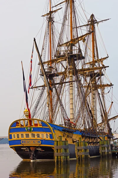 Hermione, een beroemde replica van La Fayette fregat in Alexandrië, Virginia. — Stockfoto