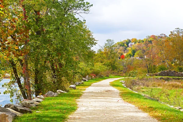 Appalachian trail along Shenandoah River near Harpers Ferry historic town in West Virginia, USA. — Stock Photo, Image