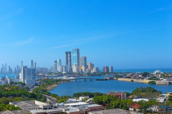Bir modern geliştirme ve Karayip Denizi Cartagena, Kolombiya.