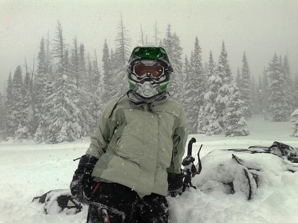 Woman Snow machine rider break — Stock Photo, Image