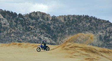 Hüner binici, Dirtbike motokros binici kum püskürtme