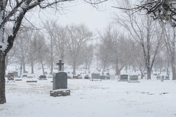 Wintery cemetary Royalty Free Stock Images