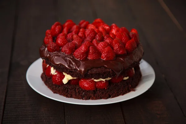 Torta con fragole e cioccolato — Foto Stock