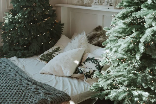 Schlafzimmer Skandinavischen Stil Gemütliche Weihnachtsdekoration Neujahrskonzept — Stockfoto