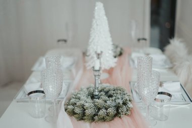 Noel yemeği için güzel bir masa.