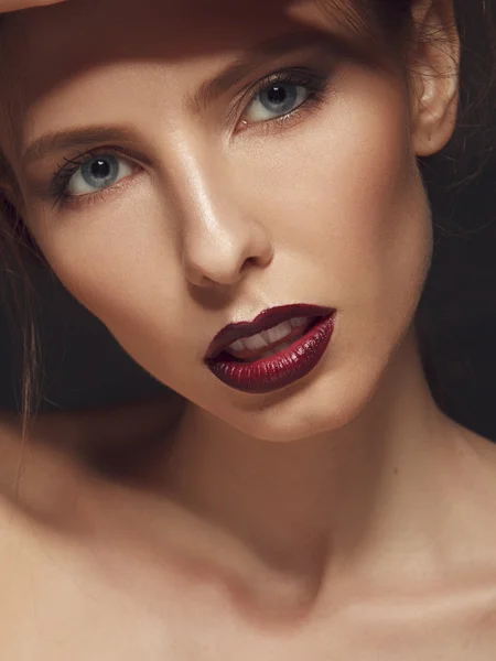 Bela jovem modelo close-up — Fotografia de Stock
