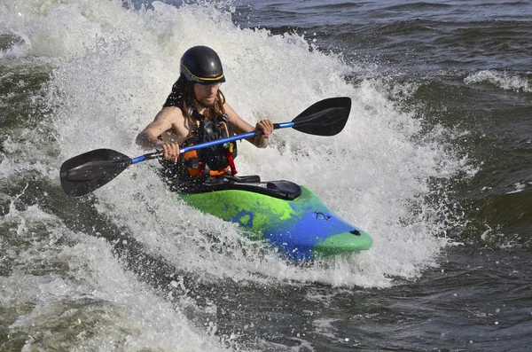 Kayakers in the rapids — Stock Photo, Image