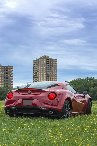 Kırmızı alfa romeo 4c 201