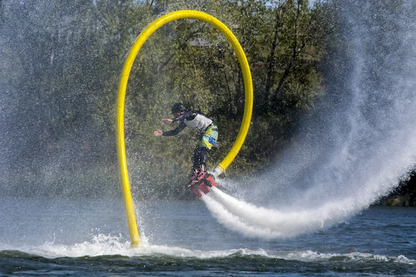 Flyboard flip acrobático — Fotografia de Stock