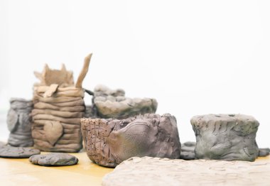 Birçok amatör el yapımı çiğ kil silme