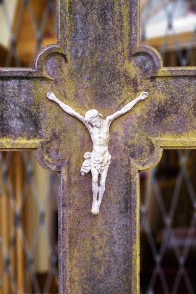 Vista Próxima Crucifixo Metal Uma Cruz Metal Velha — Fotografia de Stock