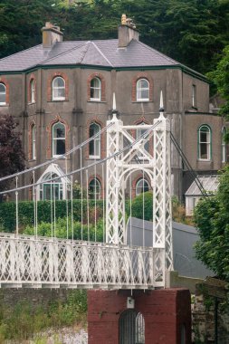 Daly Köprüsü (Shakey Köprüsü), Cork 'taki Lee nehrindeki yayalar için. İrlanda