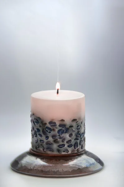 Kerze mit Kaffeebohnen, die nach Kaffee riechen — Stockfoto