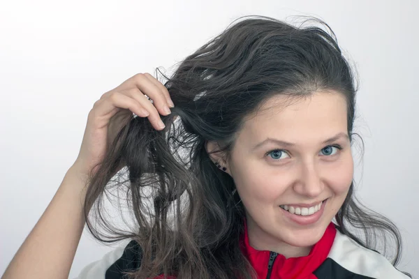 Gülümseyen kız yüz ve saç ringlets el — Stok fotoğraf