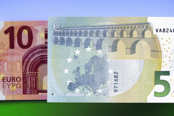Deset a pět euro bankovky — Stock fotografie