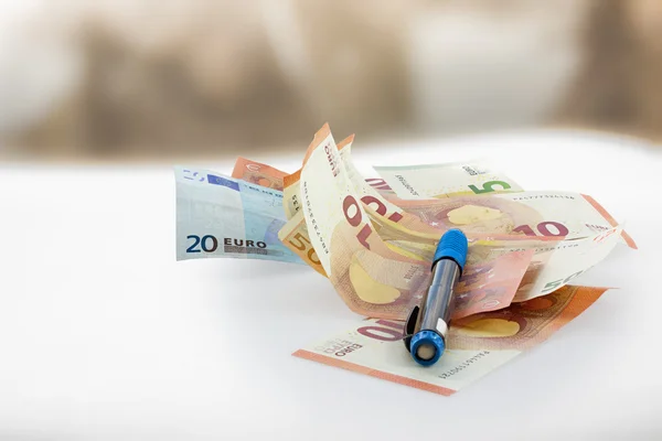 Euro banknotes and a pen — Stock Photo, Image