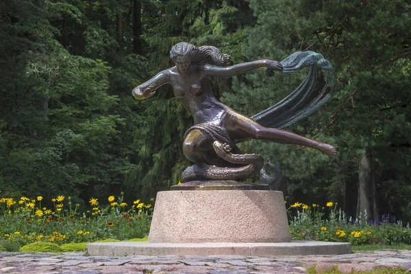 Girl's sculpture with grass-snake — Stock Photo, Image