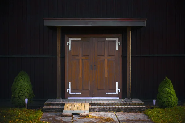 Kirchentür aus Holz — Stockfoto