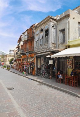 Adada Crete, Yunanistan kentlerinden biri küçük sokak görünümü. 