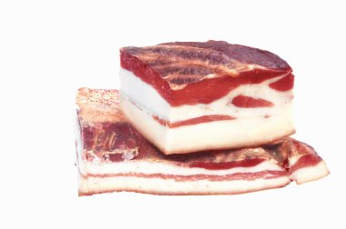 İki adet beyaz izole füme domuz domuz yağı 