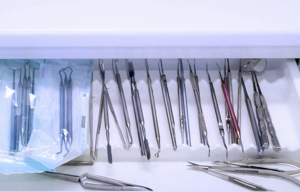 Συρτάρι εργαλεία του οδοντιάτρου — Φωτογραφία Αρχείου