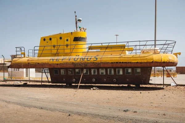 Satılık yarı-denizaltı teknesi Cape Verde 'deki Sal adasında görüldü.
