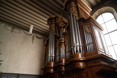 İsviçre 'deki Ortaçağ Katedrali Kilisesi' nde Büyük Eski Boru Organı