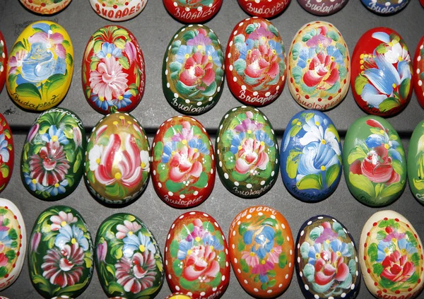 Пасхальные яйца в качестве магнитов — стоковое фото